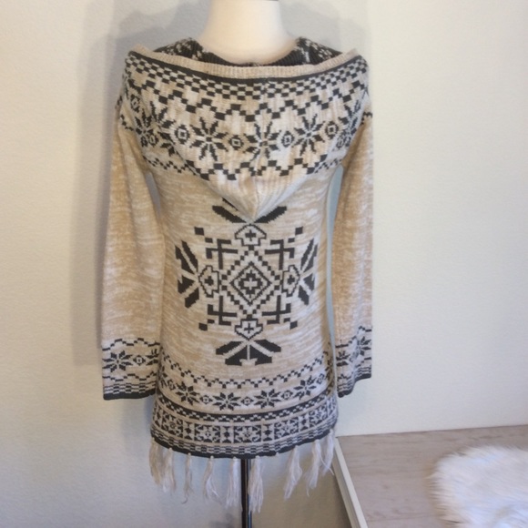 Flying Tomato Sweaters - ⚜️Flying Tomatoe⚜️EUC BOHO Fringe Hoodie Tunic XS